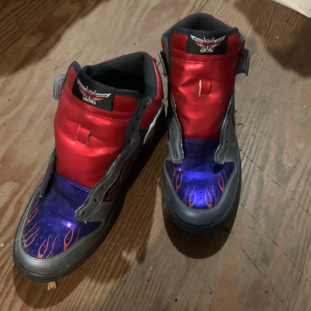 Rare Nike Shoes - Picture 2 of 5